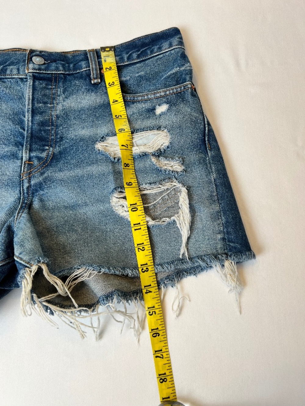 *FIRM PRICE* Levi’s Wedgie High Rise Distressed Raw Hem Jean Shorts - Picture 7 of 15